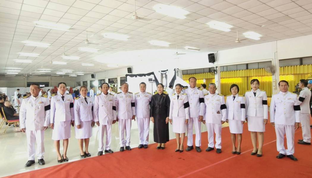 เข้าราวมพิธีถวายน้ำสรงพระศพเบื้องหน้าพระรูปสมเด็จพระเจ้าลูกเธอ เจ้าฟ้าพัชรกิติยาภา นเรนทิราเทพยวดี กรมหลวงราชสาริณีสิริพัชร มหาวัชรราชธิดา ณ หอประชุมวุฒาธิคุณ ที่ว่าการอำเภอเพ็ญ จังหวัดอุดรธานี