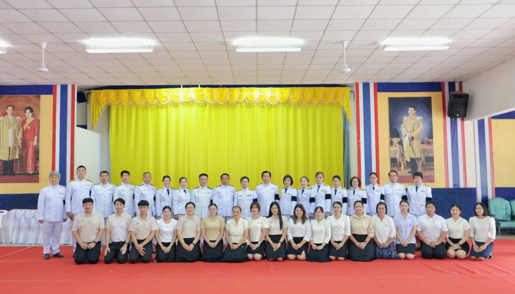 ร่วมพิธีสวดพระพุทธมนต์และทำบุญตักบาตรถวายพระราชกุศล เนื่องในวันคล้ายพระราชสมภพ สมเด็จพระนางเจ้าสิริกิติ์ พระบรมราชินีนาถ พระบรมราชชนนีพันปีหลวง และวันแม่แห่งชาติ ๑๒ สิงหาคม ๒๕๖๙