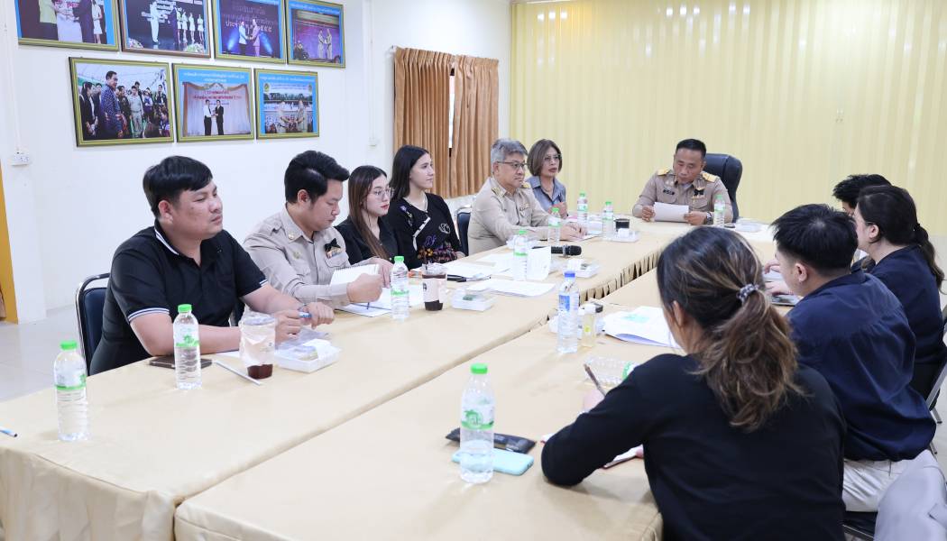 ผู้บริหาร หัวหน้าส่วนราชการ พนักงาน เจ้าหน้าที่ อบต.นาพู่ ให้ข้อมูลแก่ องค์การยูนิเซฟ ประเทศไทย และมูลนิธิคีนันแห่งเอเซีย เพื่อให้ข้อคิดเห็นเชิงยุทธศาสตร์ แนวทางการปฏิบัติงานของหน่วยงาน